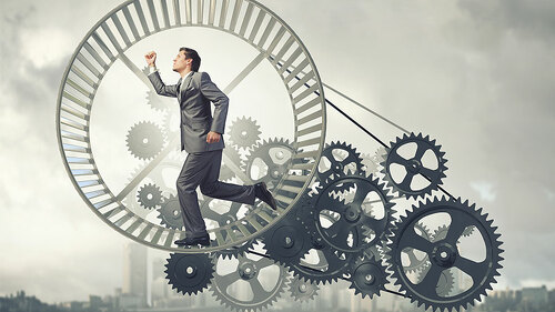 mann-im-hamsterrad-78533048-FO-Sergey-Nivens