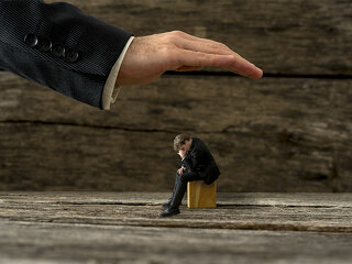 HandUberVerzweifeltemMann-95767251-FO-Gajus