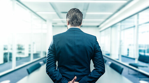 MannAnzugRueckenAnsicht-77949046-FO-davis