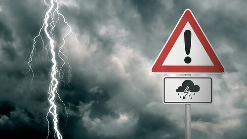 UnwetterWarnungSchild-72015900-FO-trendobjects