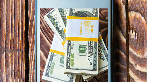 DollarBuendelInSmartPhone-94130926-FO-vadim70-ovthinnikov
