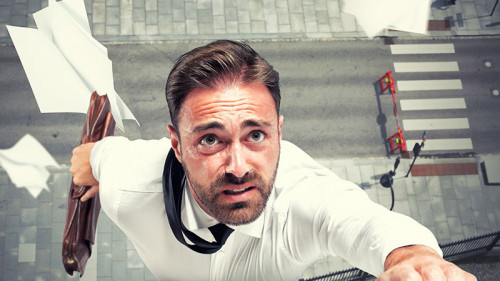 MannHaengtAnAbgrund-70449401-FO-alphaspirit