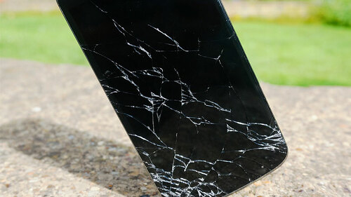 SmartphoneDisplayBruch-87593727-FO-arobinson343