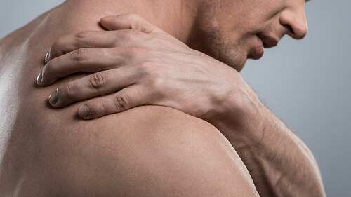 MannNackenVerletzt-68157409-FO-BlueSkyImages