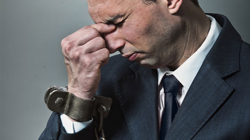 BusinessManHandFessel-94201093-FO-rodjulian