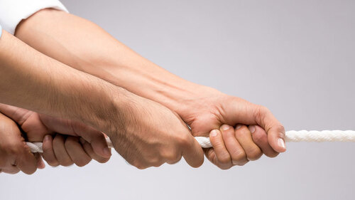 HaendeSeilStrang-73868470-FO-DragonImages