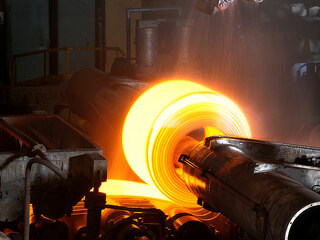 metall-gluehend-heiß-75357371-FO-niteenrk