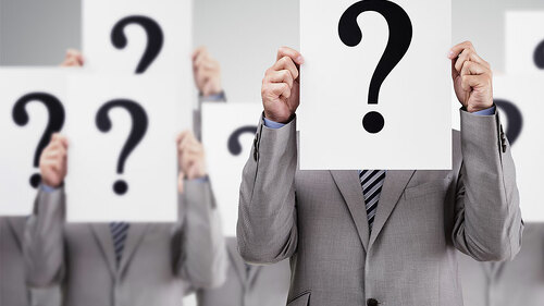 AnzugTraegerSchilderFragezeichen-87203802-FO-Brian-Jackson