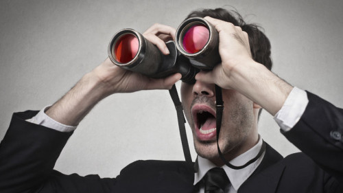 MannFernglasSuche-52285995-FO-olly