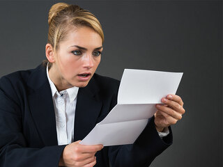 FrauEntsetztRechnung-95266884-FO-Andrey-Popov