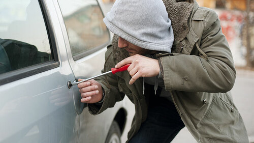 Auto-Dieb-39032668-FO-Paolese