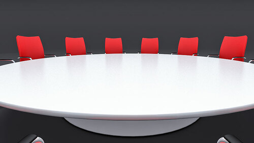 stuehle-kreis-weiß-rot-94866399-FO-Ivanc7