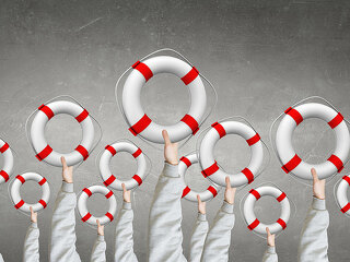 viele-rettungsringe-93016568-FO-Sergey-Nivens