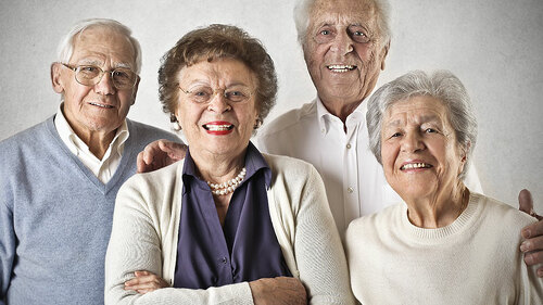 Gruppe-alter-personen-60014807-FO-olly