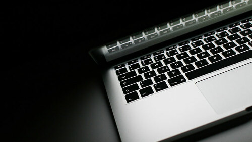 laptop-at-night-1114377-PB-dangquocbuu