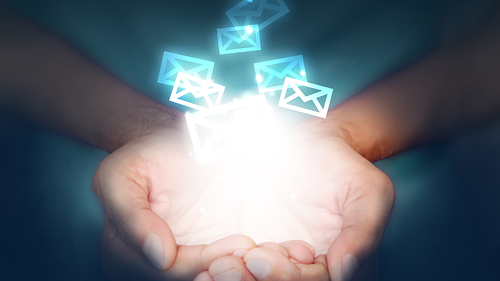 hand-mit-emails-94165446-FO-M-Gove