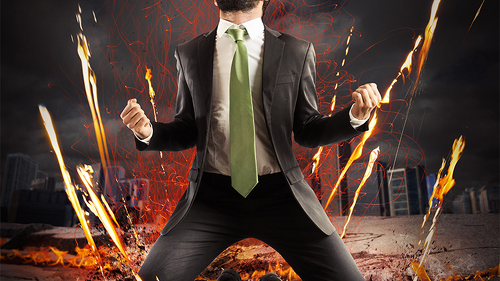 mann-siegerpose-feuerstrahlen-88514368-FO-alphaspirit