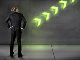 Mann-Grune-Pfeile-51998774-FO-lassedesignen