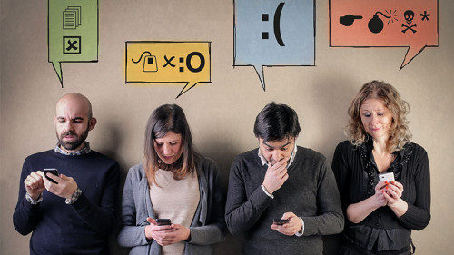 Leute-Handy-Sprechblasen-103628383-FO-olly