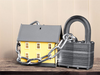 HausKetteSchloss-90845775-FO-BillionPhotos-com