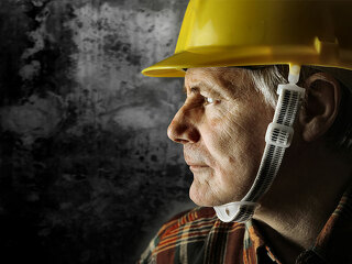 bauarbeiter-mit-hut-12707621-FO-olly