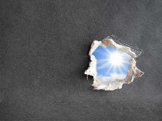 Sonne-scheint-durch-karton-12917657-FO-frenta