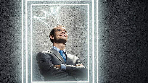 Makler-Krone-Smartphone-71345761-FO-adam121-160329-PB-IO-Images