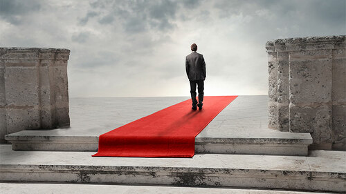 Mann-roter-Teppich-84812908-FO-olly