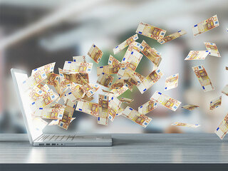 aus-laptop-fliegt-geld-100949116-FO-ALDECAstudio