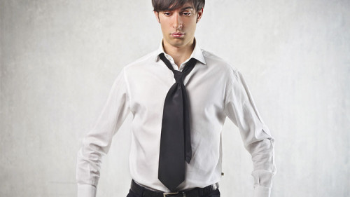 mann-mit-leeren-hosentaschen-41815284-FO-olly