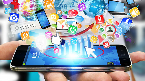 shopping-via-social-media-am-handy-91638742-FO-sdecoret