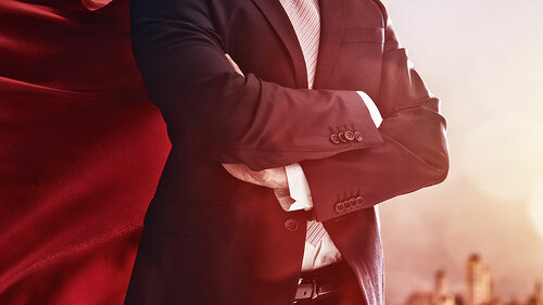 Anzugtraeger-roter-Umhang-101916360-FO-Konstantin-Yuganov