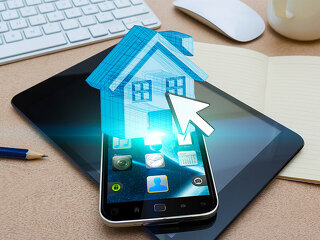 Smartphone-Tablet-Smart-Home-100463393-FO-sdecoret