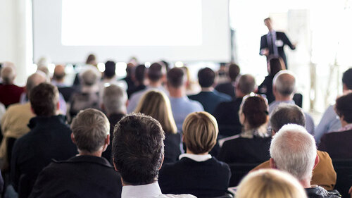 Menschen-auf-Kongress-99635365-FO-kasto