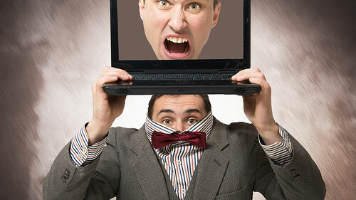 computer-macht-mann-angst-80921943-FO-rodjulian