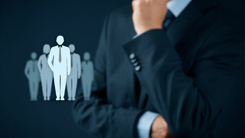 businessman-anzug-dunkelblau-105611605-FO-Jakub-Jirsak