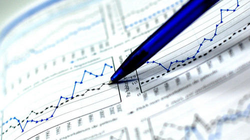 blauer-stift-zahlen-kurven-diagramme-1886740-FO-Corgarashu
