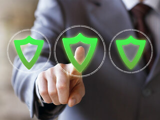 Finger-auf-digitalen-Schilden-93974956-FO-maxsim