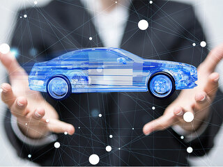 Digitales-Auto-in-Haenden-103211970-FO-vege