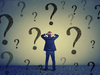 mann-vor-vielen-fragezeichen-106863909-FO-pathdoc