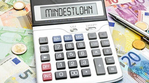 Geldscheine-Taschenrechner-Mindestlohn-82070815-FO-Marco2811