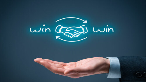 win-win-situation-haende-blau-78910868-FO-Jakub-Jirsak