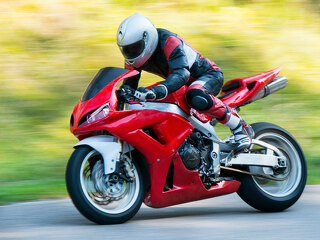 rotes-motorrad-68370105-FO-sergio37-120