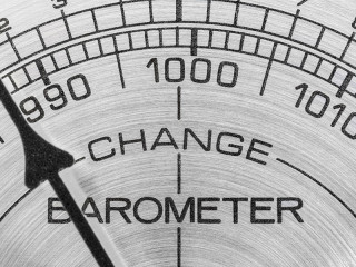 barometer-grau-69906865-FO-trekandphoto
