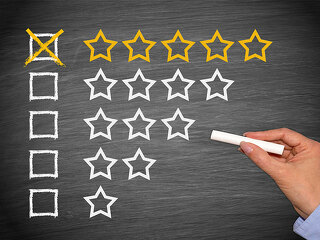 sterne-rating-tafel-kreide-63540678-FO-DOC-RABE-Media