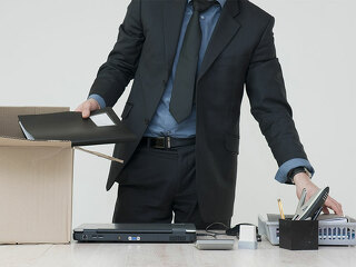 angestellter-gefeuert-packt-sachen-47360366-FO-DURIS-Guillaume