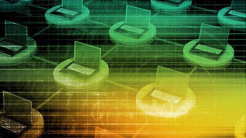 viele-laptops-miteinander-vernetzt-92732640-FO-kentoh