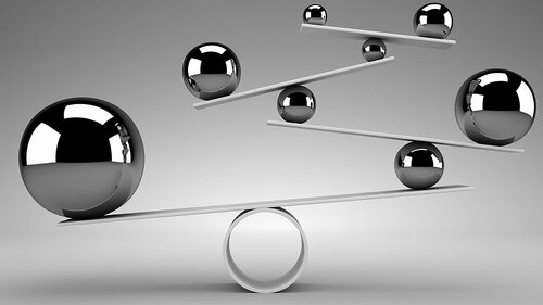 grau-weiß-waage-86833018-FO-Leigh-Prather