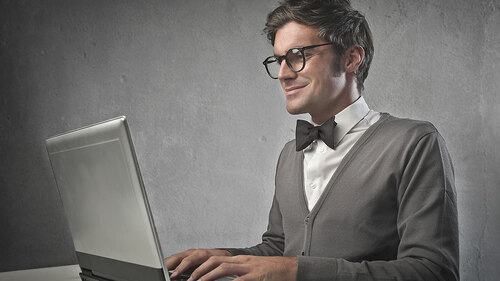 mann-am-laptop-45203877-FO-olly