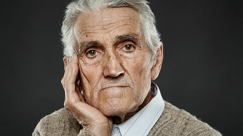 Alter-Mann-besorgt-81099793-FO-xalanx